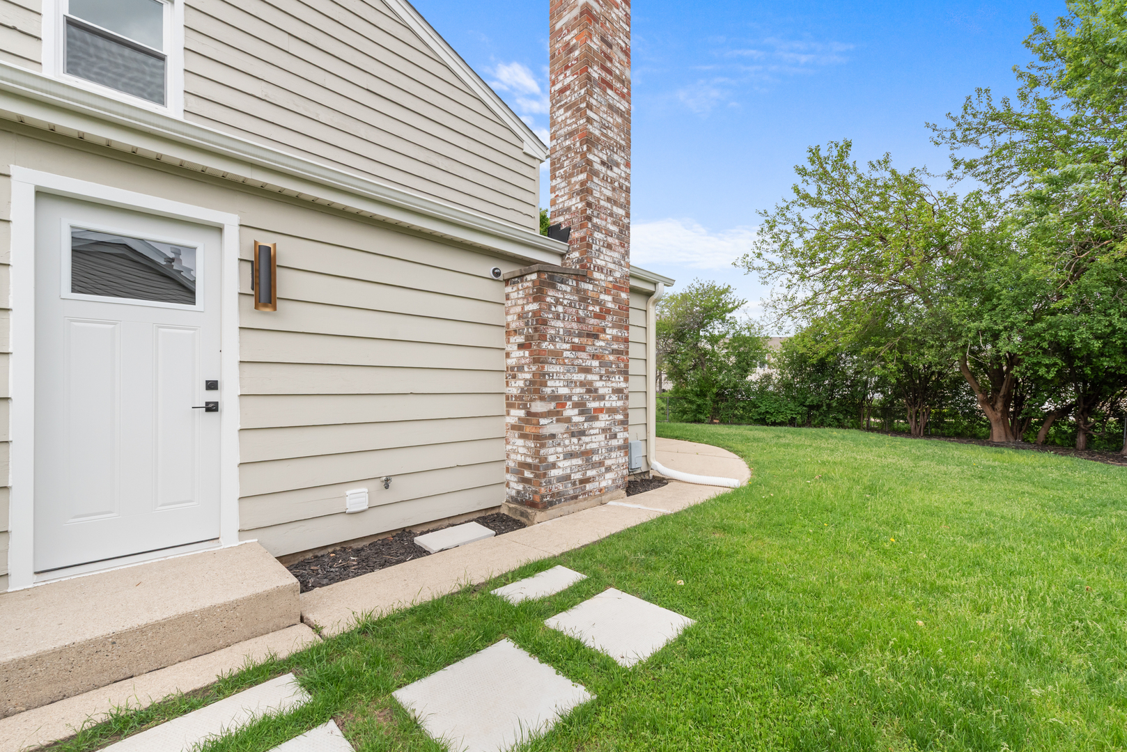 1134 Jamestown Court, Schaumburg, IL 60193