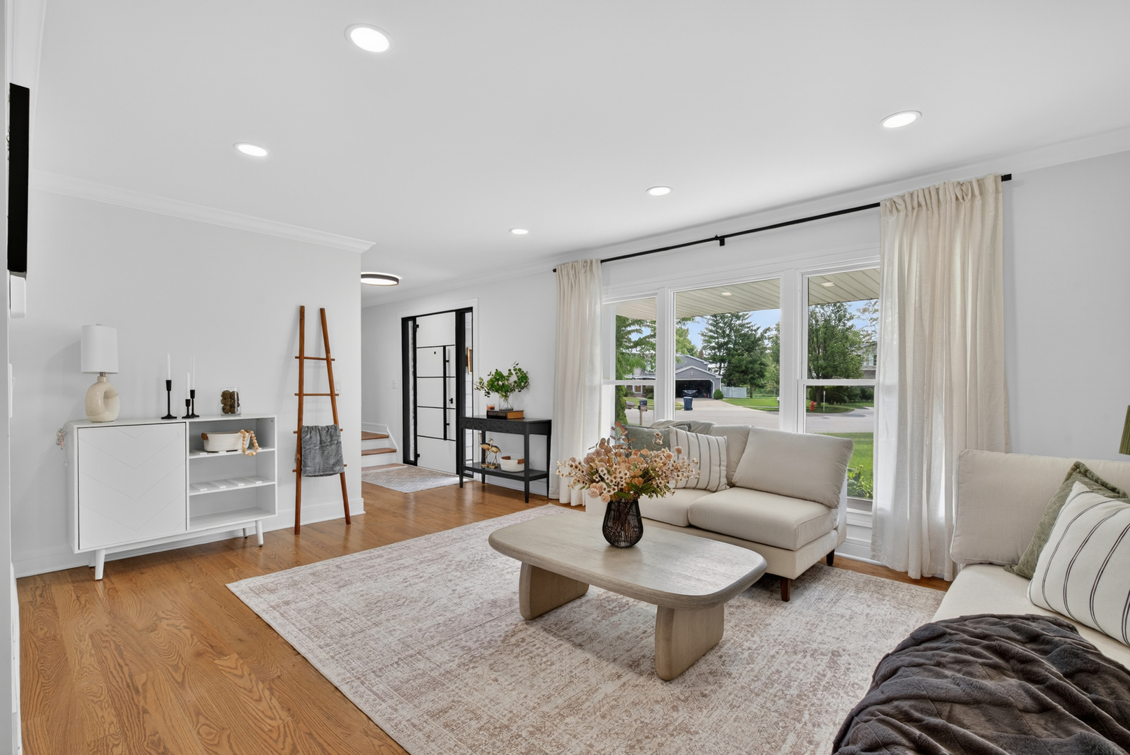 1134 Jamestown Court, Schaumburg, IL 60193