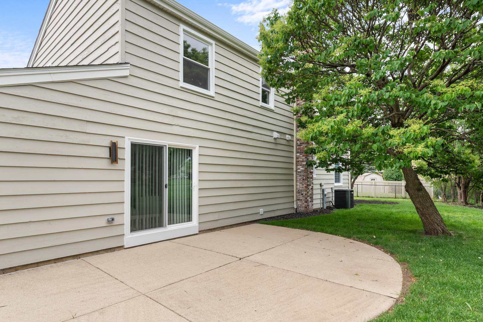 1134 Jamestown Court, Schaumburg, IL 60193