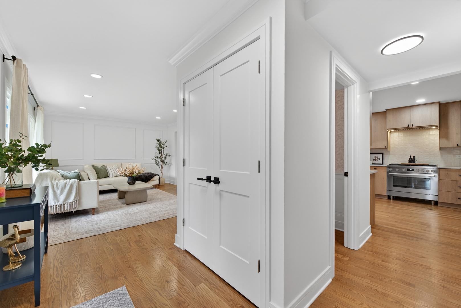 1134 Jamestown Court, Schaumburg, IL 60193