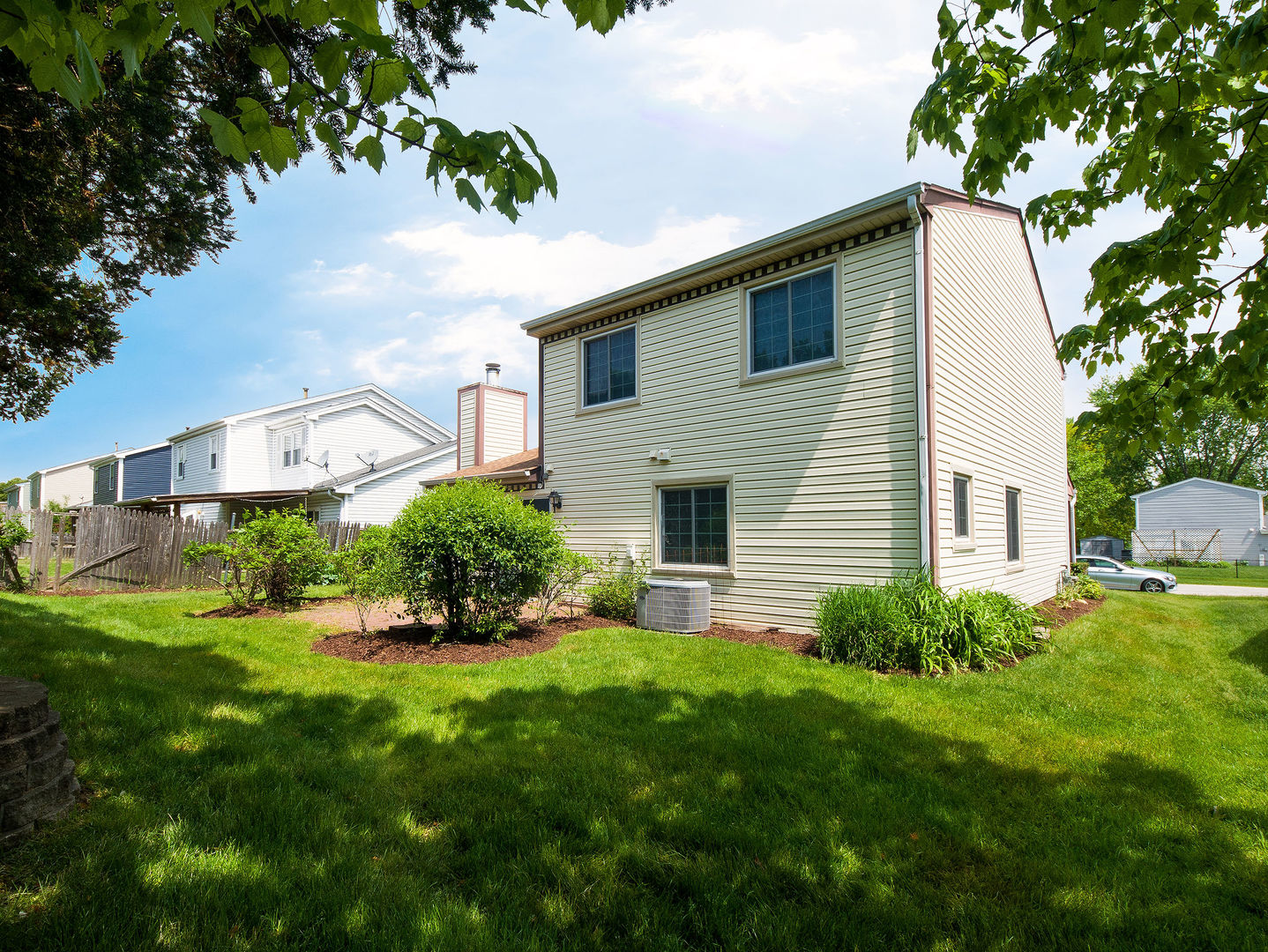 748 Berwick Place, Roselle, IL 60172