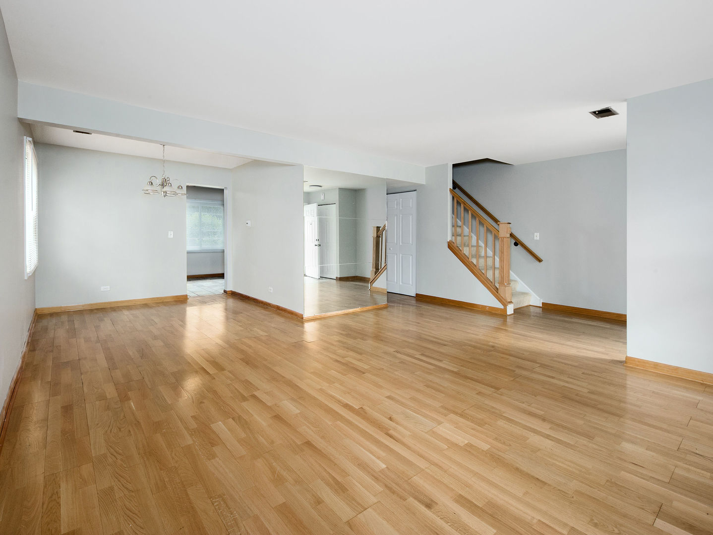 748 Berwick Place, Roselle, IL 60172