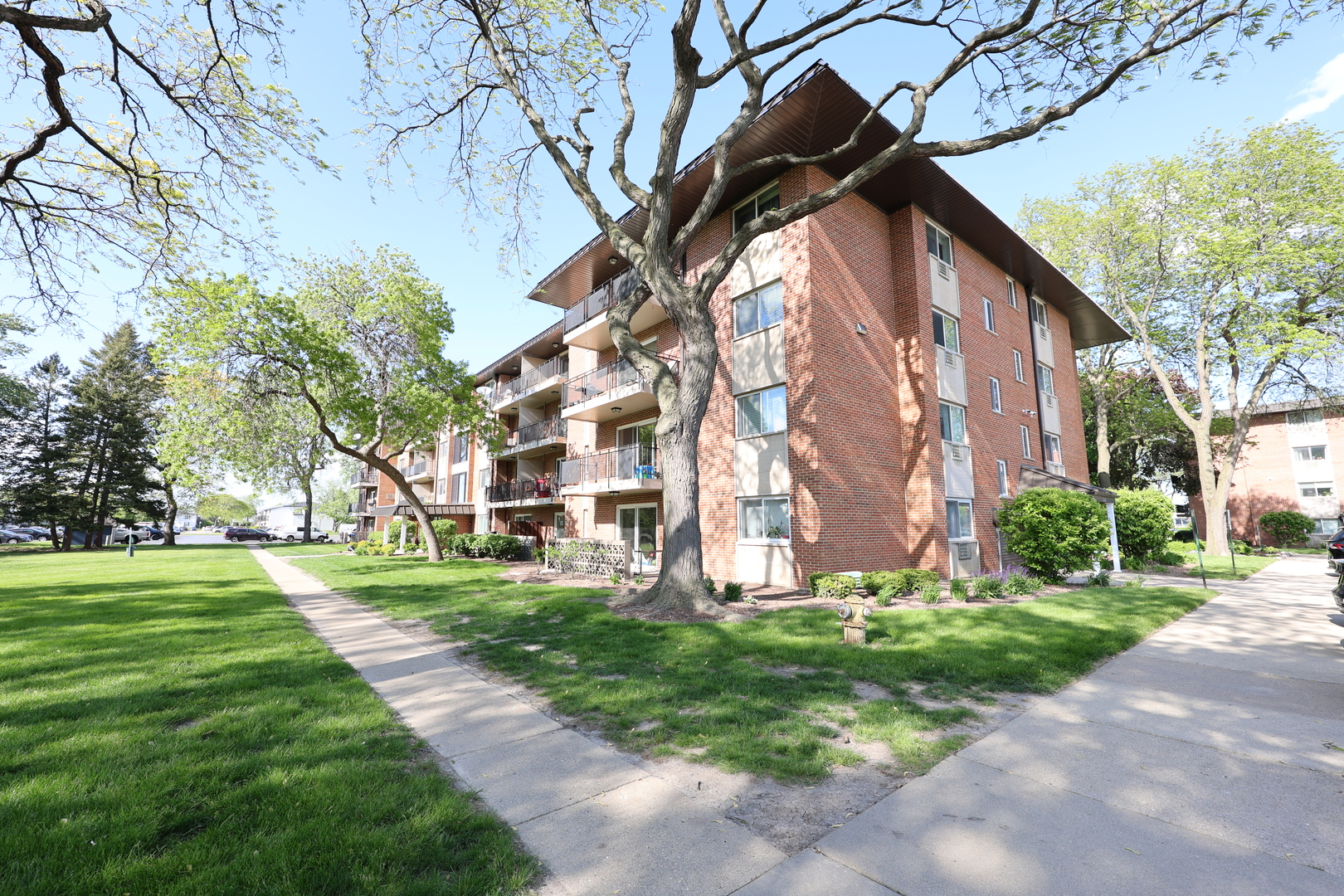 2230 S Goebbert Road #139, Arlington Heights, IL 60005