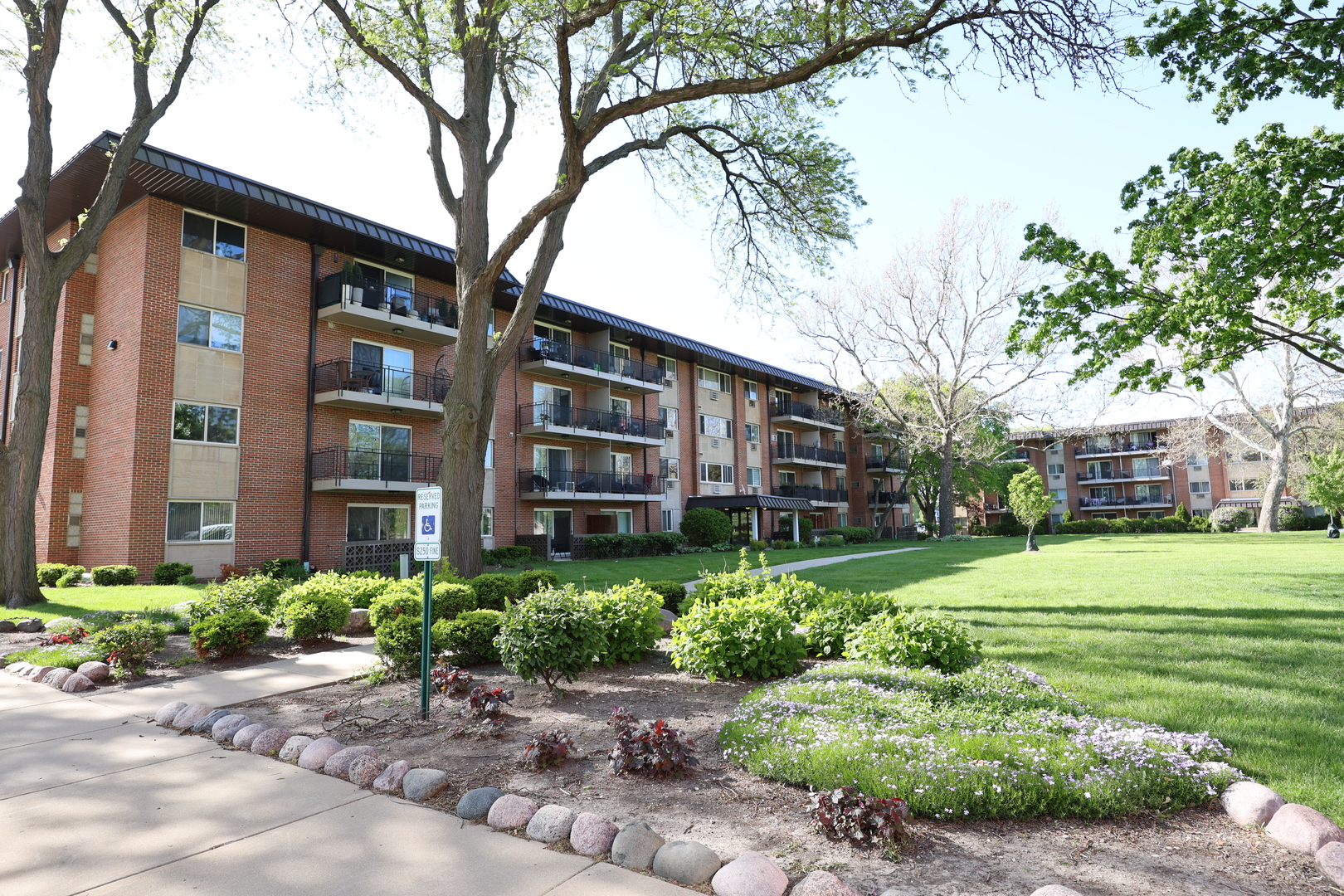 2230 S Goebbert Road #139, Arlington Heights, IL 60005