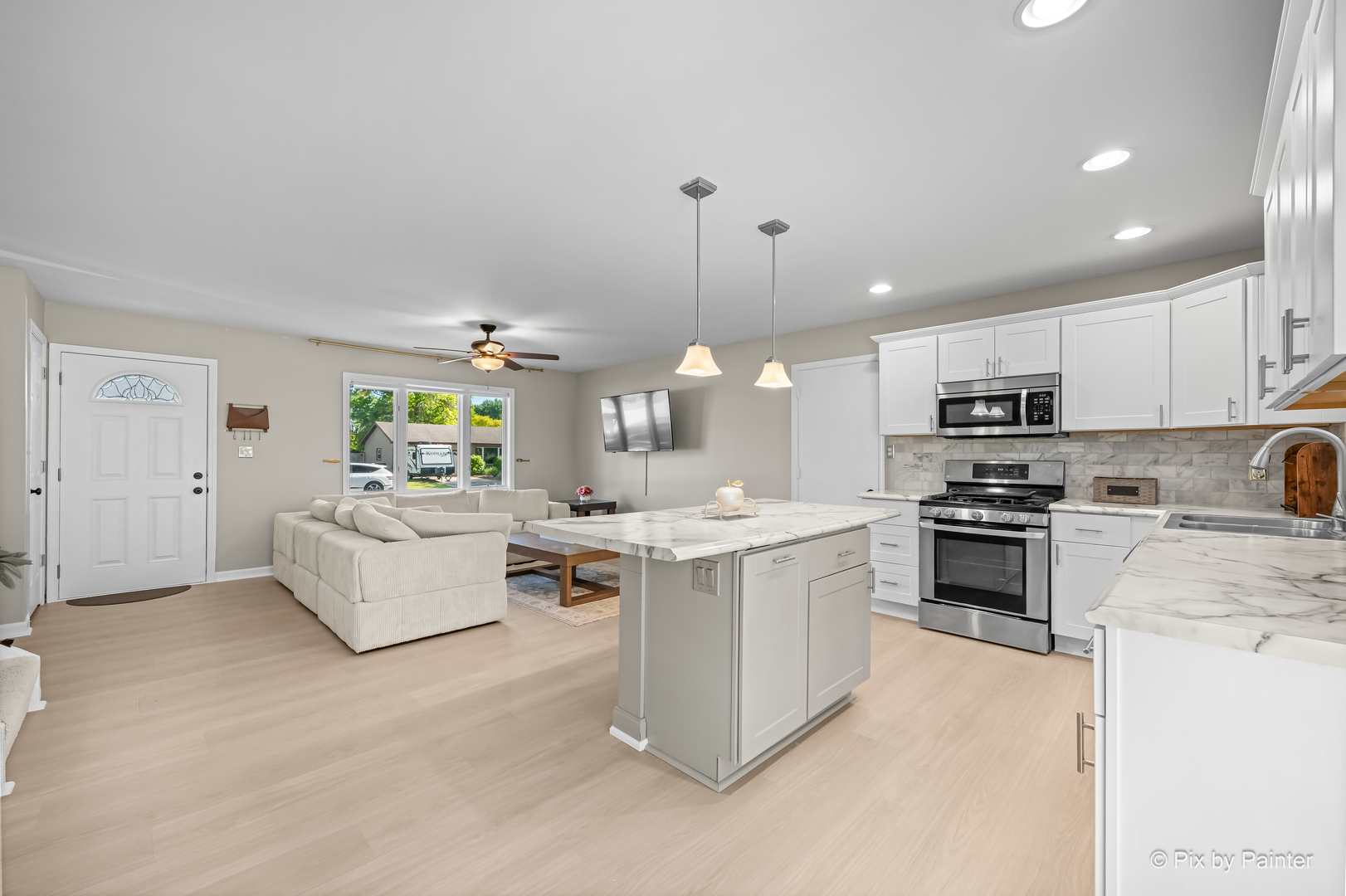 2408 W Fairview Lane, McHenry, IL 60051