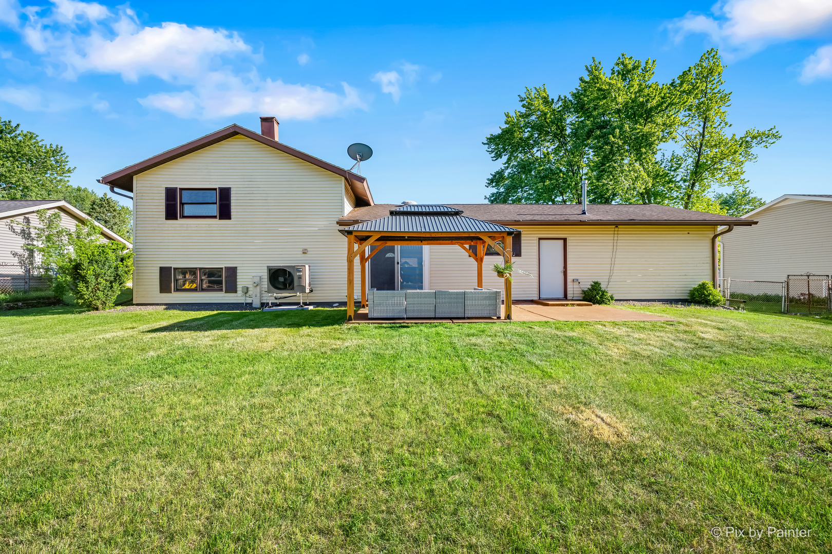 2408 W Fairview Lane, McHenry, IL 60051