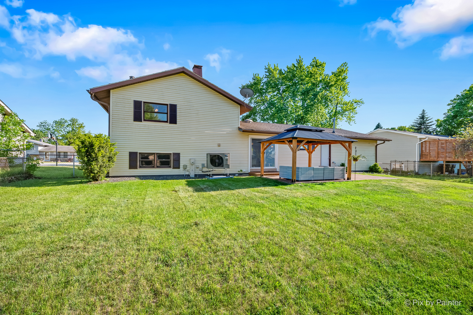 2408 W Fairview Lane, McHenry, IL 60051