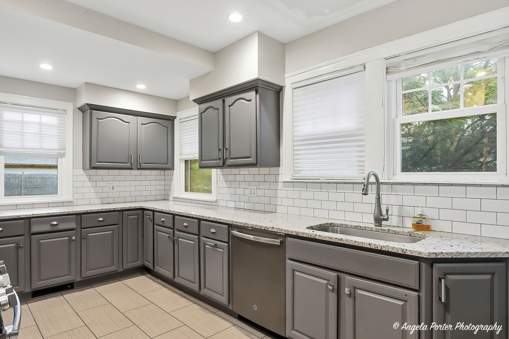 462 Glendenning Place, Waukegan, IL 60085