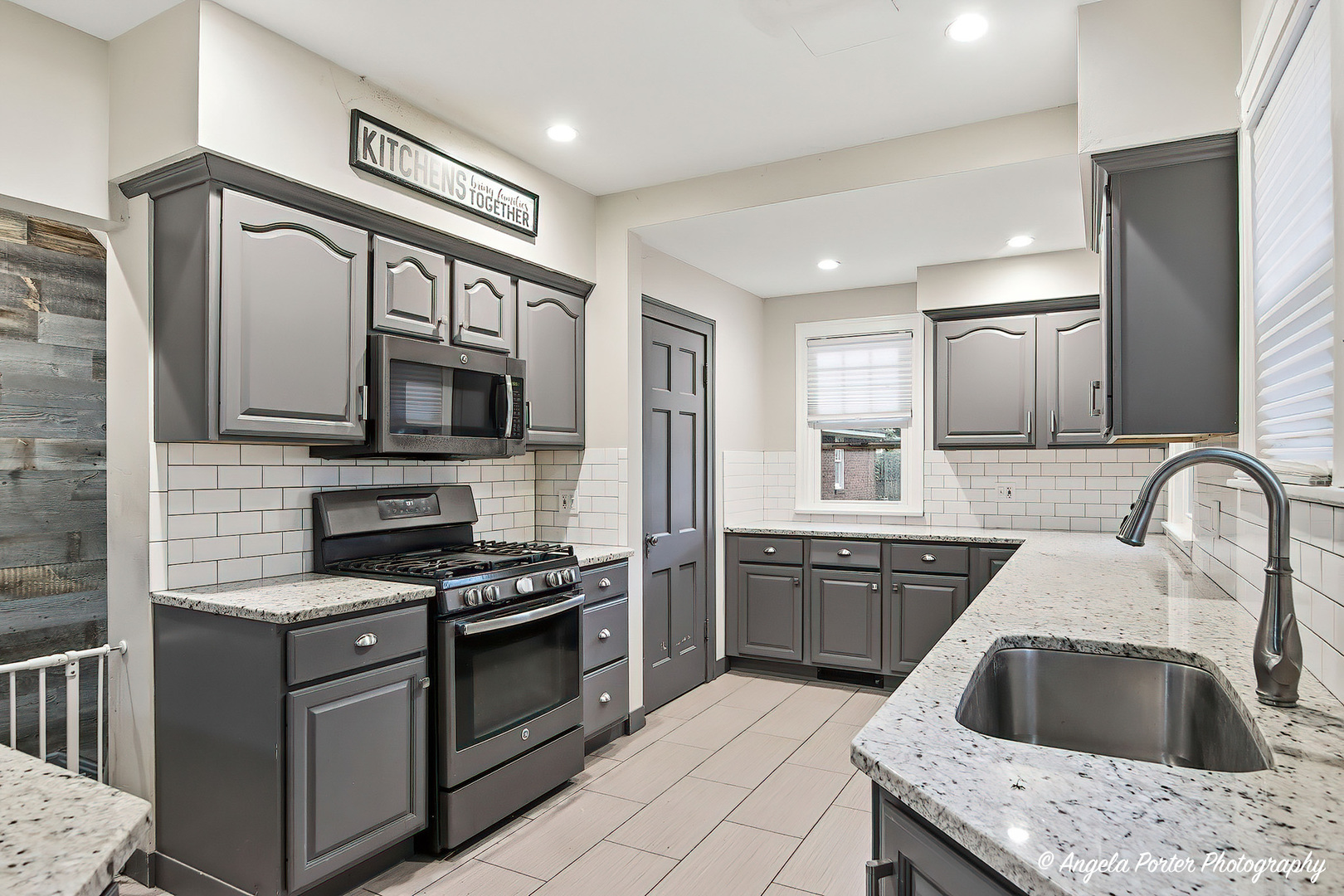 462 Glendenning Place, Waukegan, IL 60085