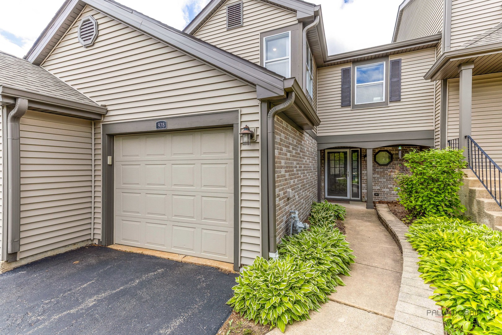 978 Buttercreek Court #978, Hoffman Estates, IL 60169