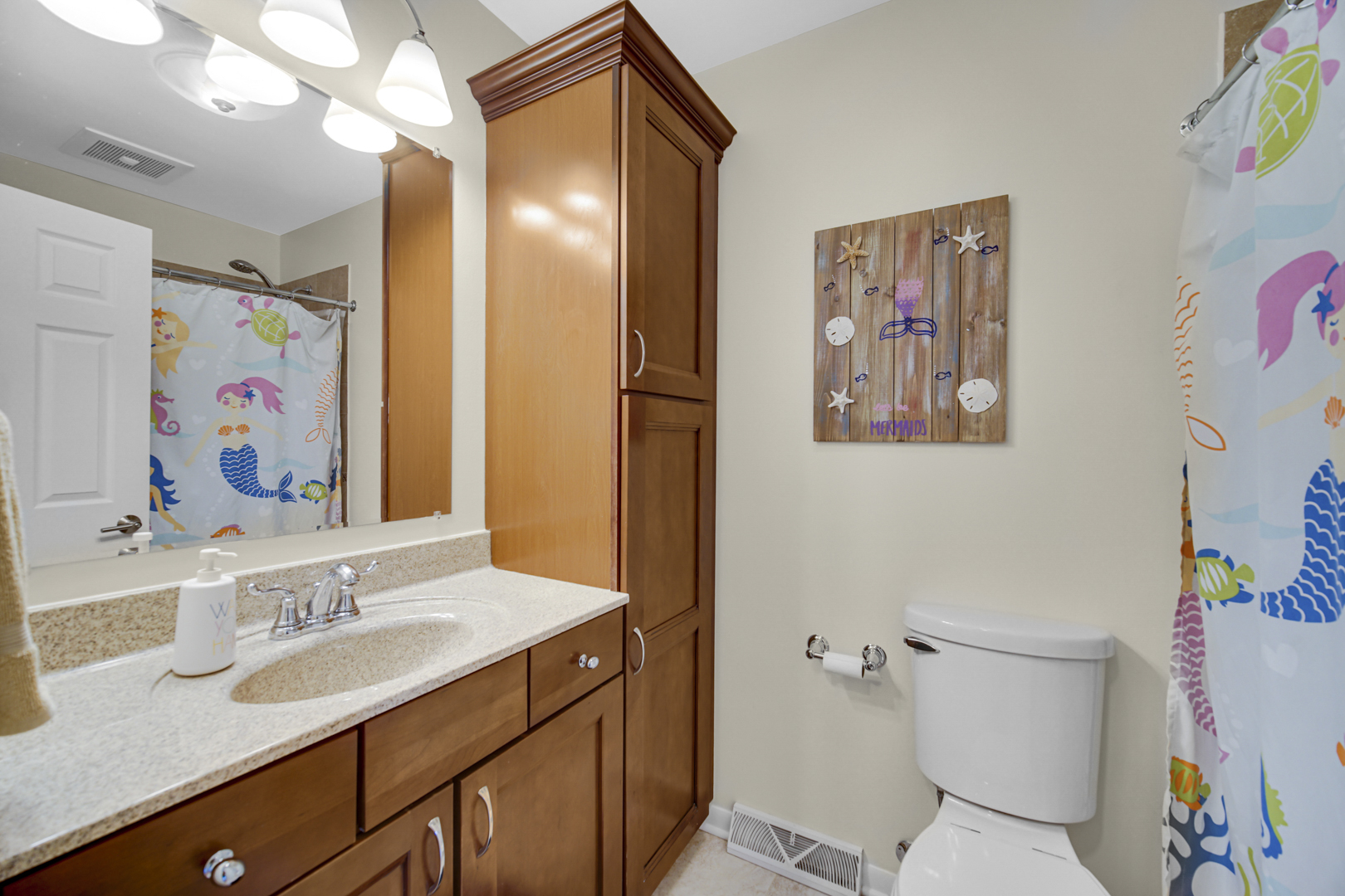27W160 Oakwood Street, Winfield, IL 60190