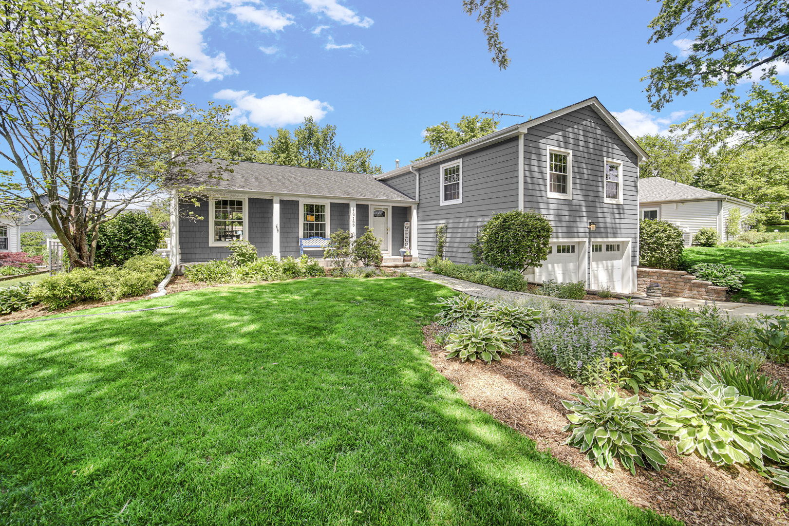 27W160 Oakwood Street, Winfield, IL 60190