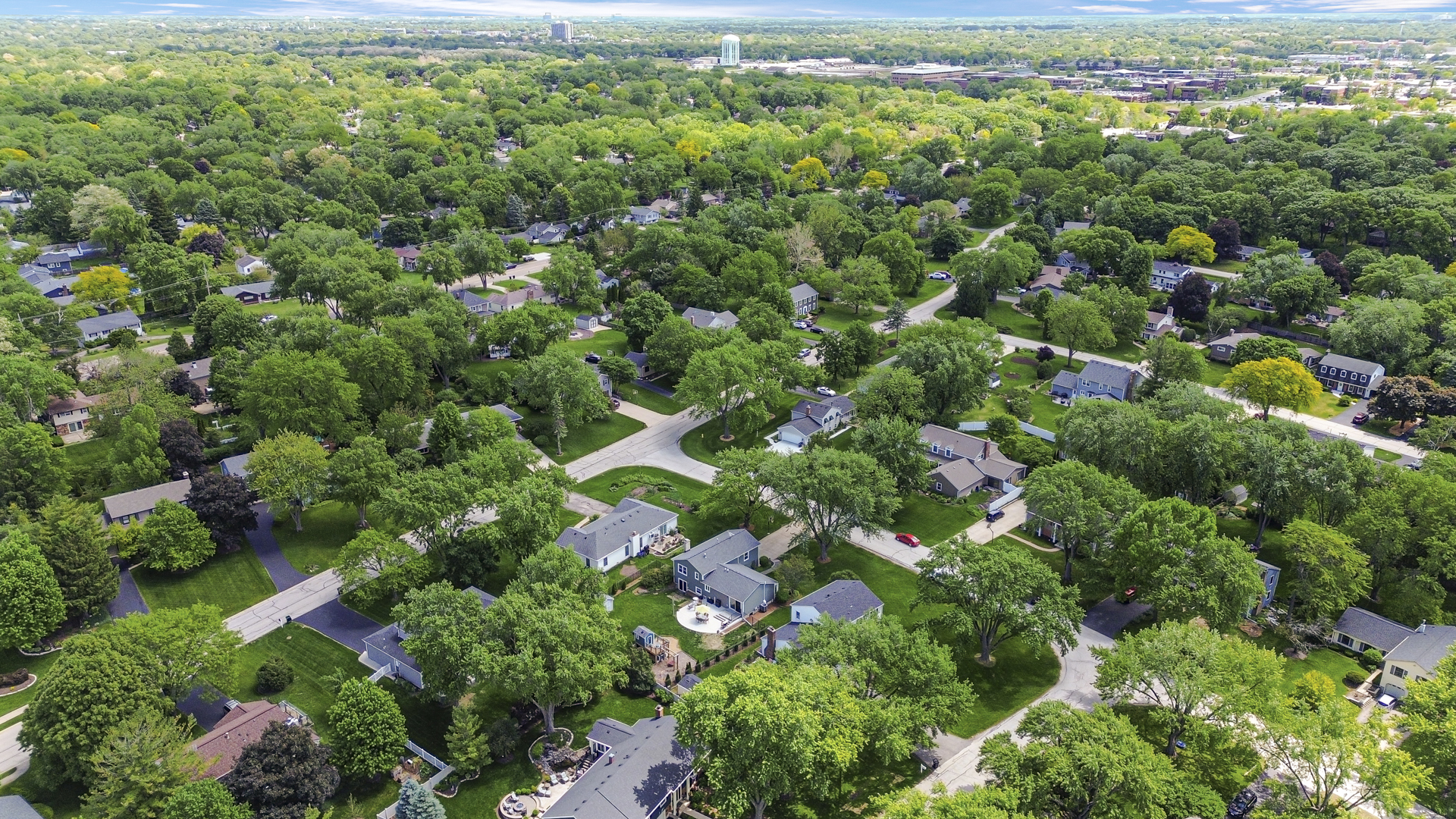 27W160 Oakwood Street, Winfield, IL 60190