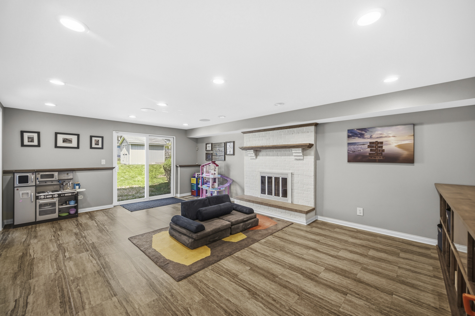 27W160 Oakwood Street, Winfield, IL 60190