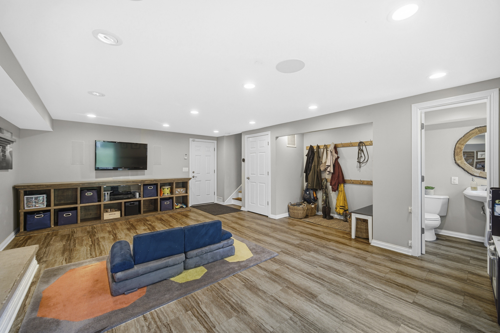 27W160 Oakwood Street, Winfield, IL 60190