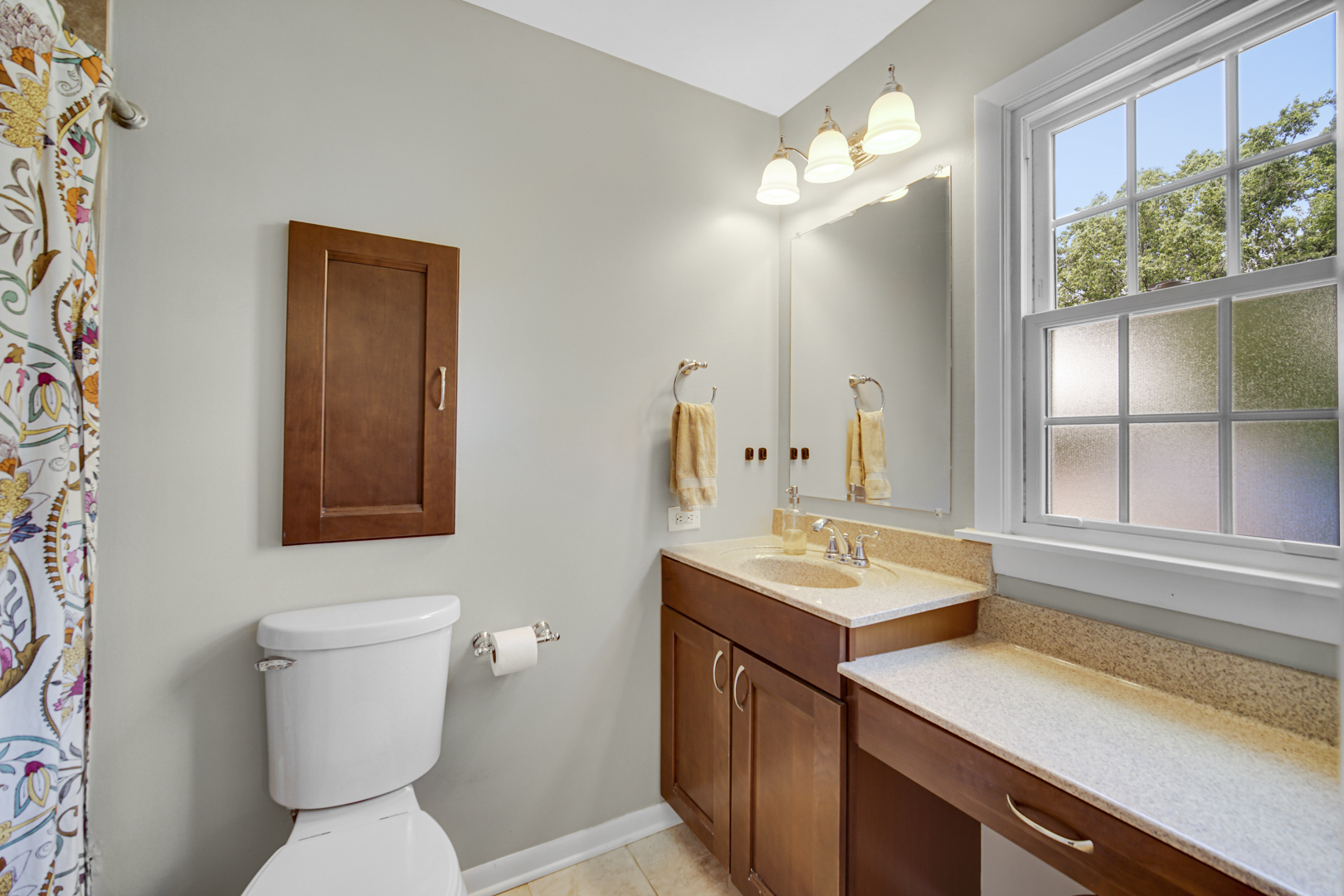 27W160 Oakwood Street, Winfield, IL 60190