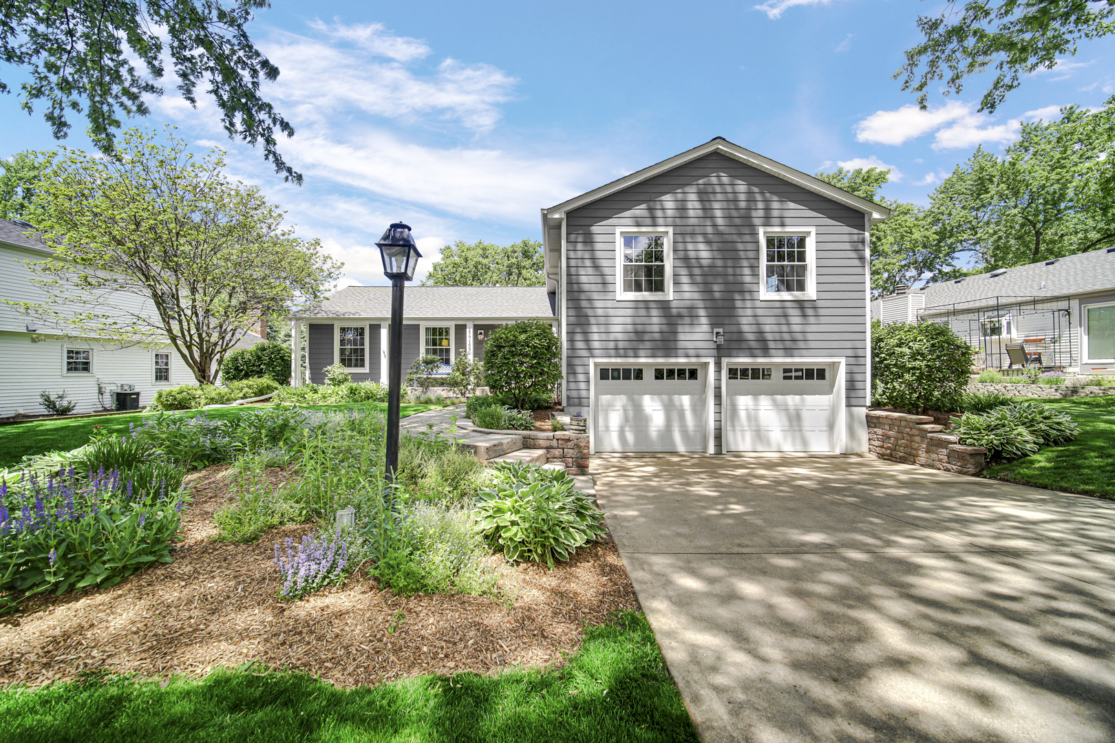 27W160 Oakwood Street, Winfield, IL 60190