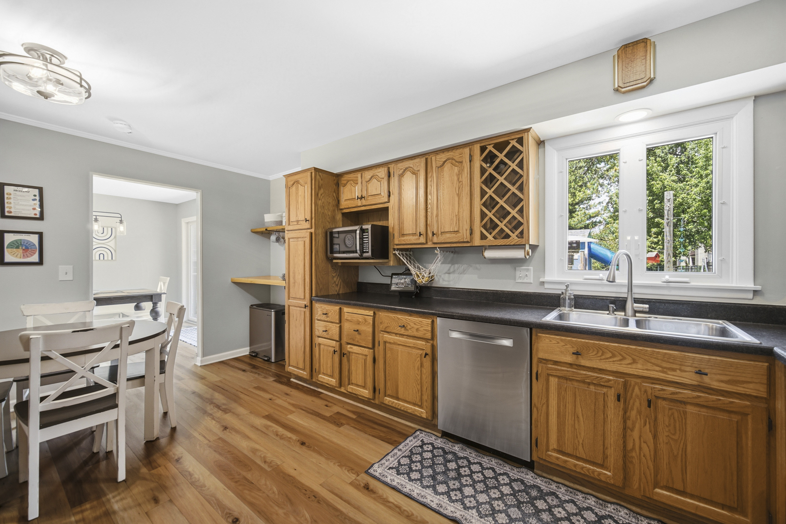 27W160 Oakwood Street, Winfield, IL 60190