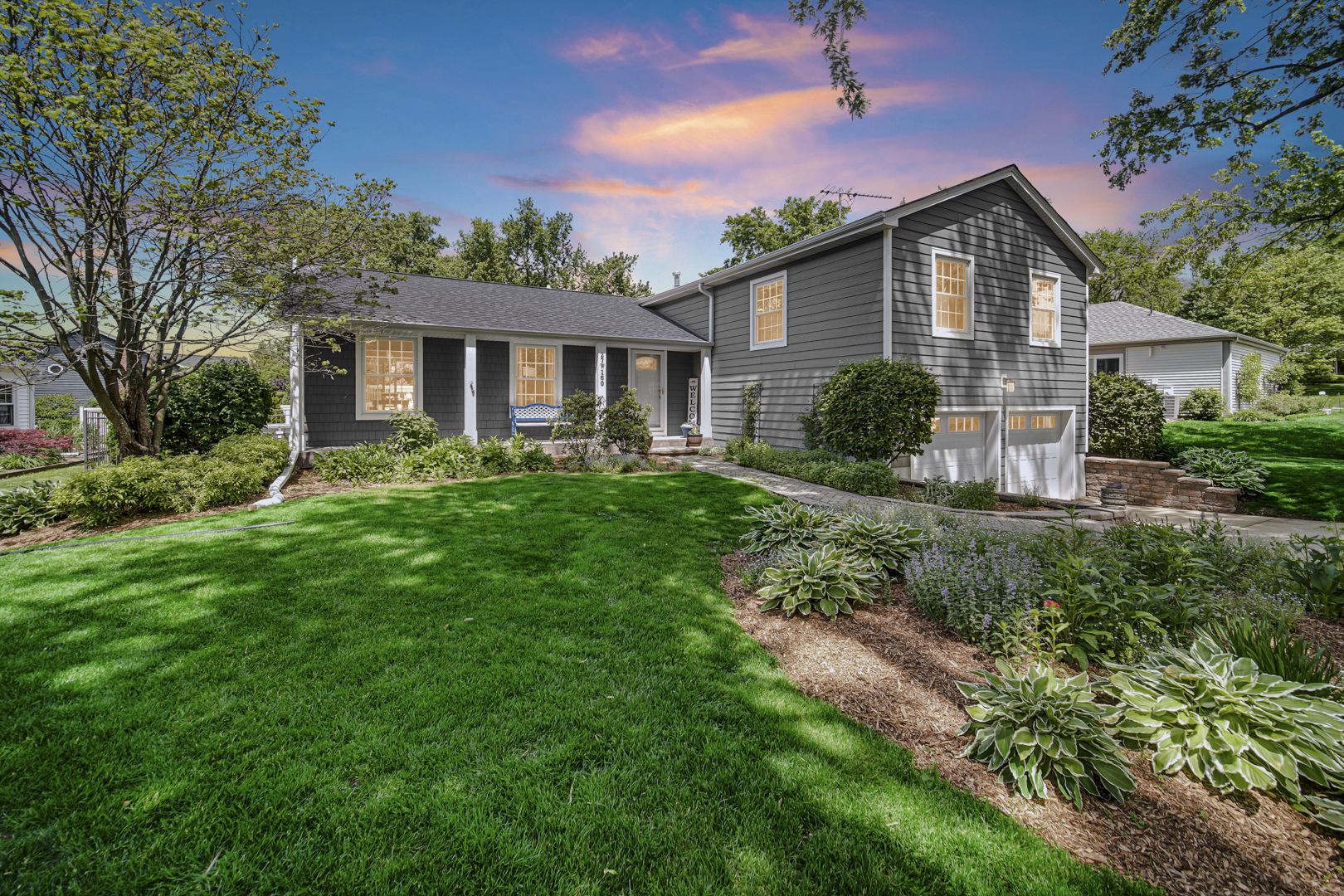 27W160 Oakwood Street, Winfield, IL 60190