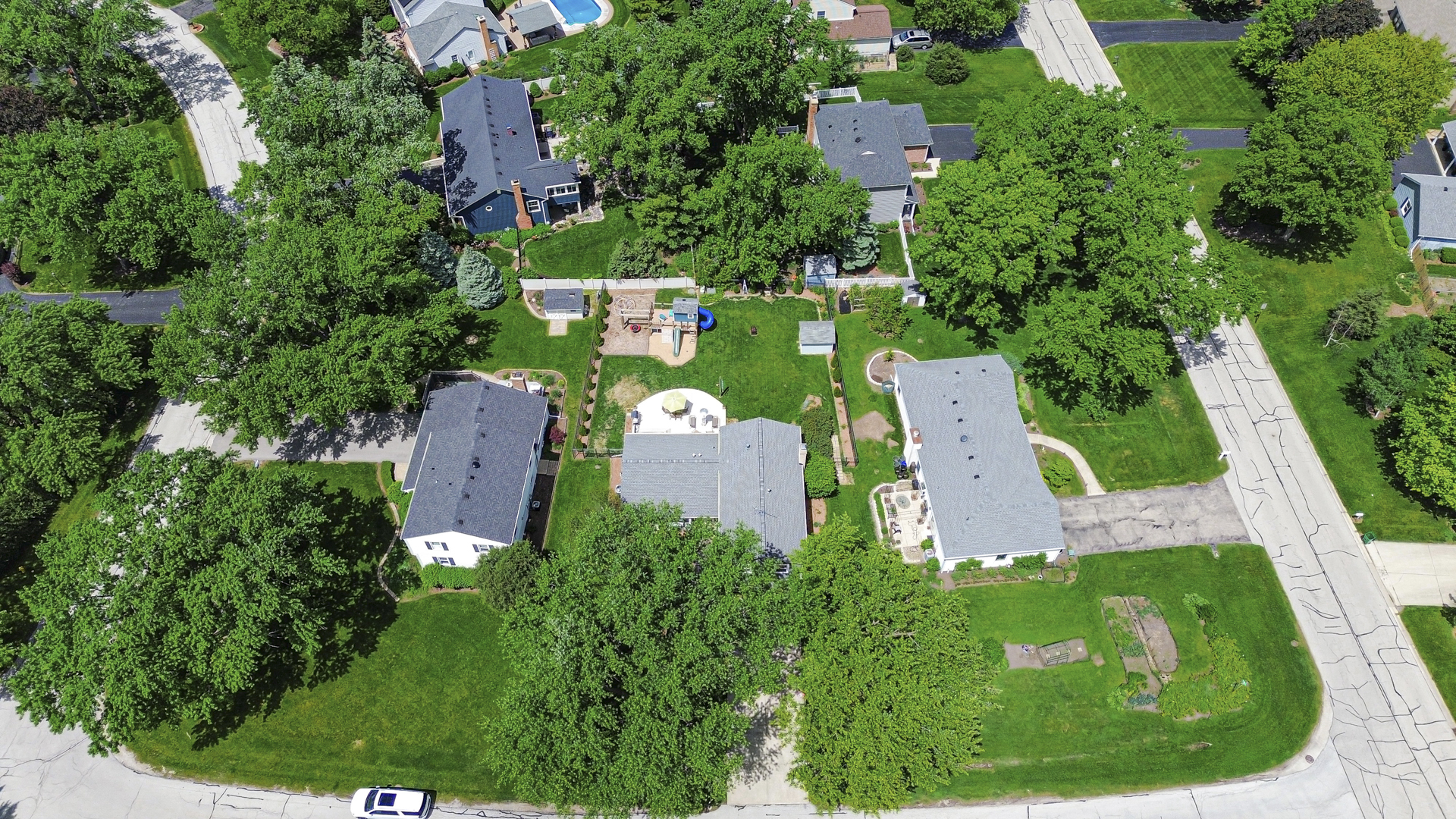 27W160 Oakwood Street, Winfield, IL 60190