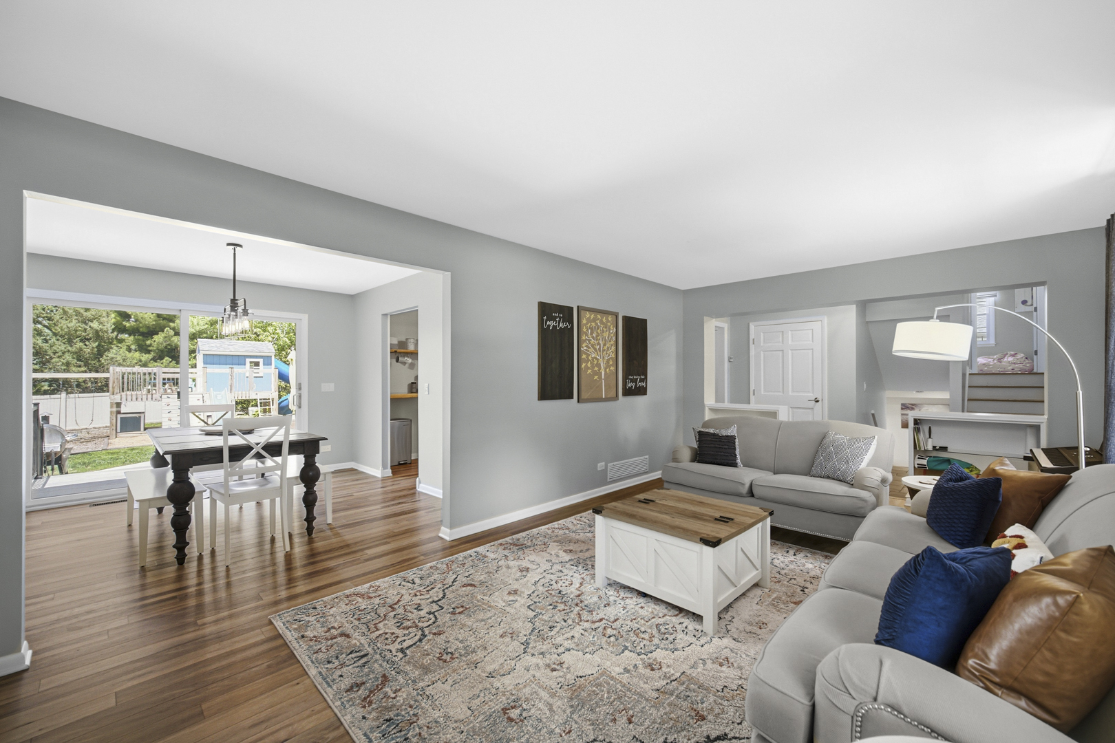 27W160 Oakwood Street, Winfield, IL 60190