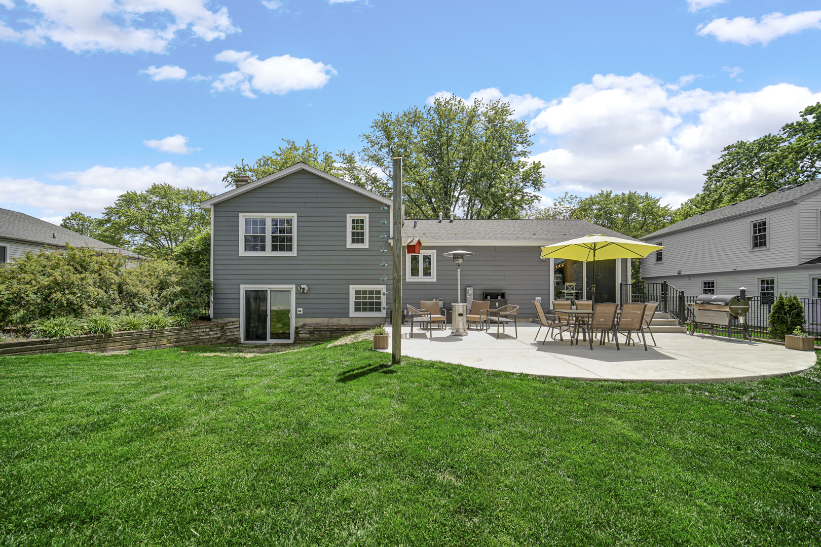 27W160 Oakwood Street, Winfield, IL 60190