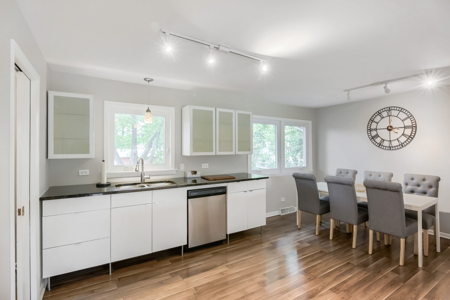 10112 S Kostner Avenue, Oak Lawn, IL 60453