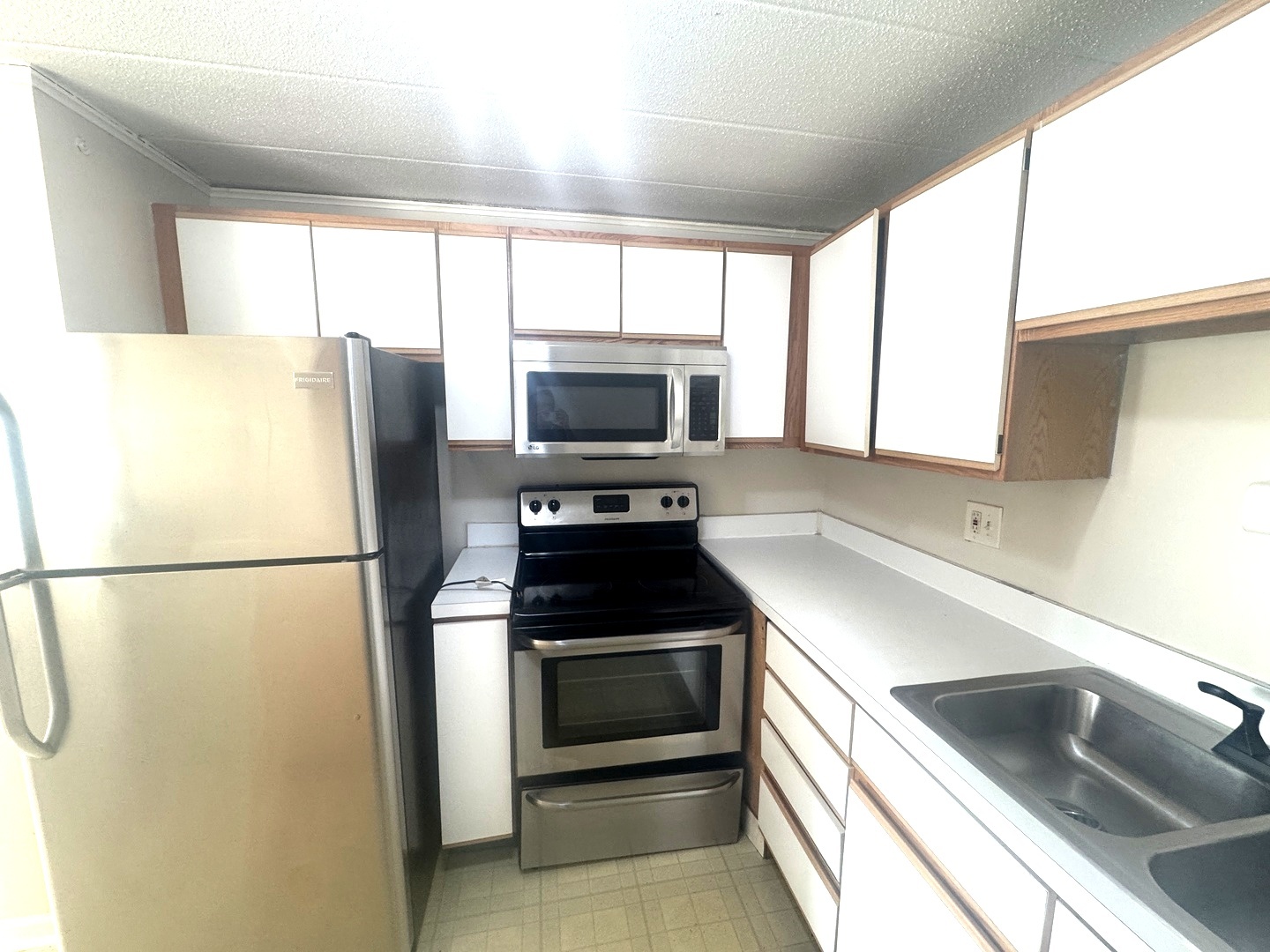 1112 Westover Lane #1B, Schaumburg, IL 60193