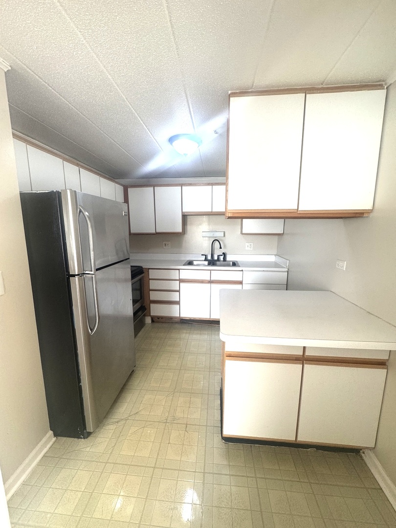 1112 Westover Lane #1B, Schaumburg, IL 60193