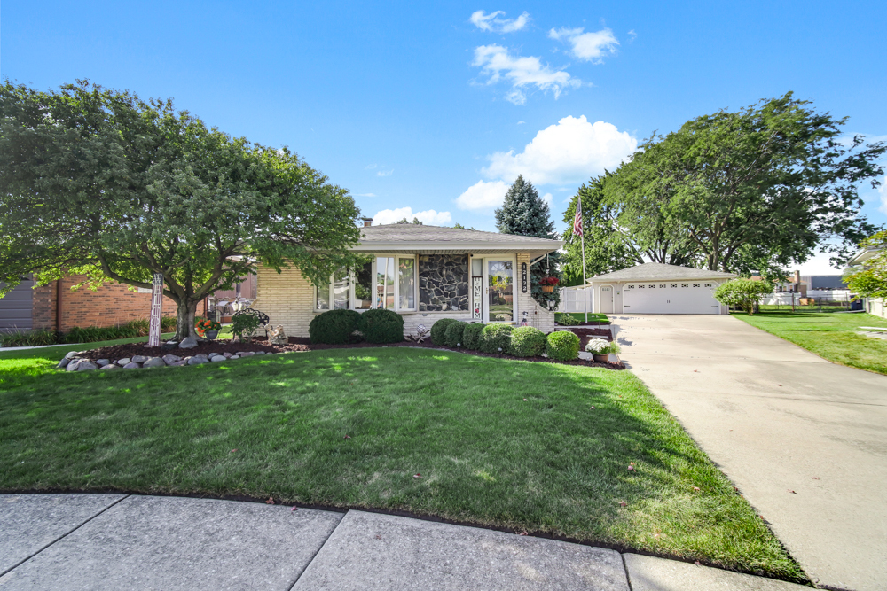 12132 S James Drive, Alsip, IL 60803