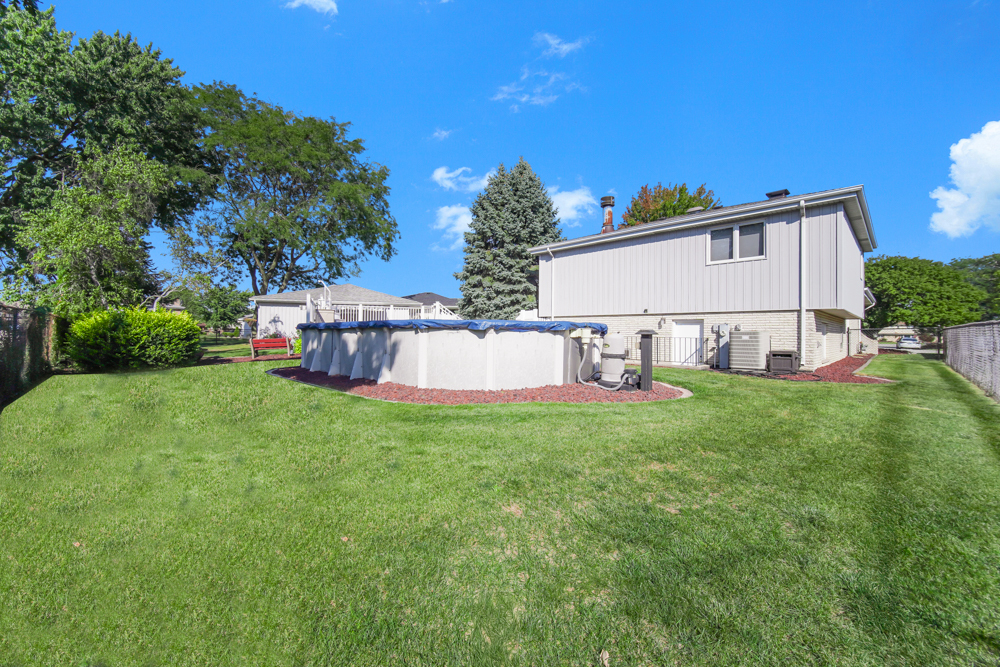 12132 S James Drive, Alsip, IL 60803