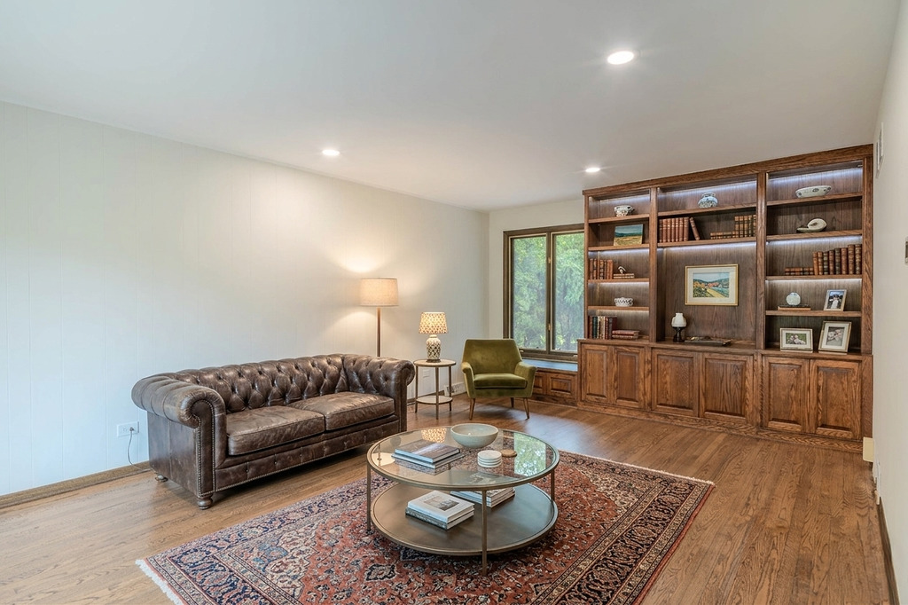 8100 S Park Avenue, Burr Ridge, IL 60527