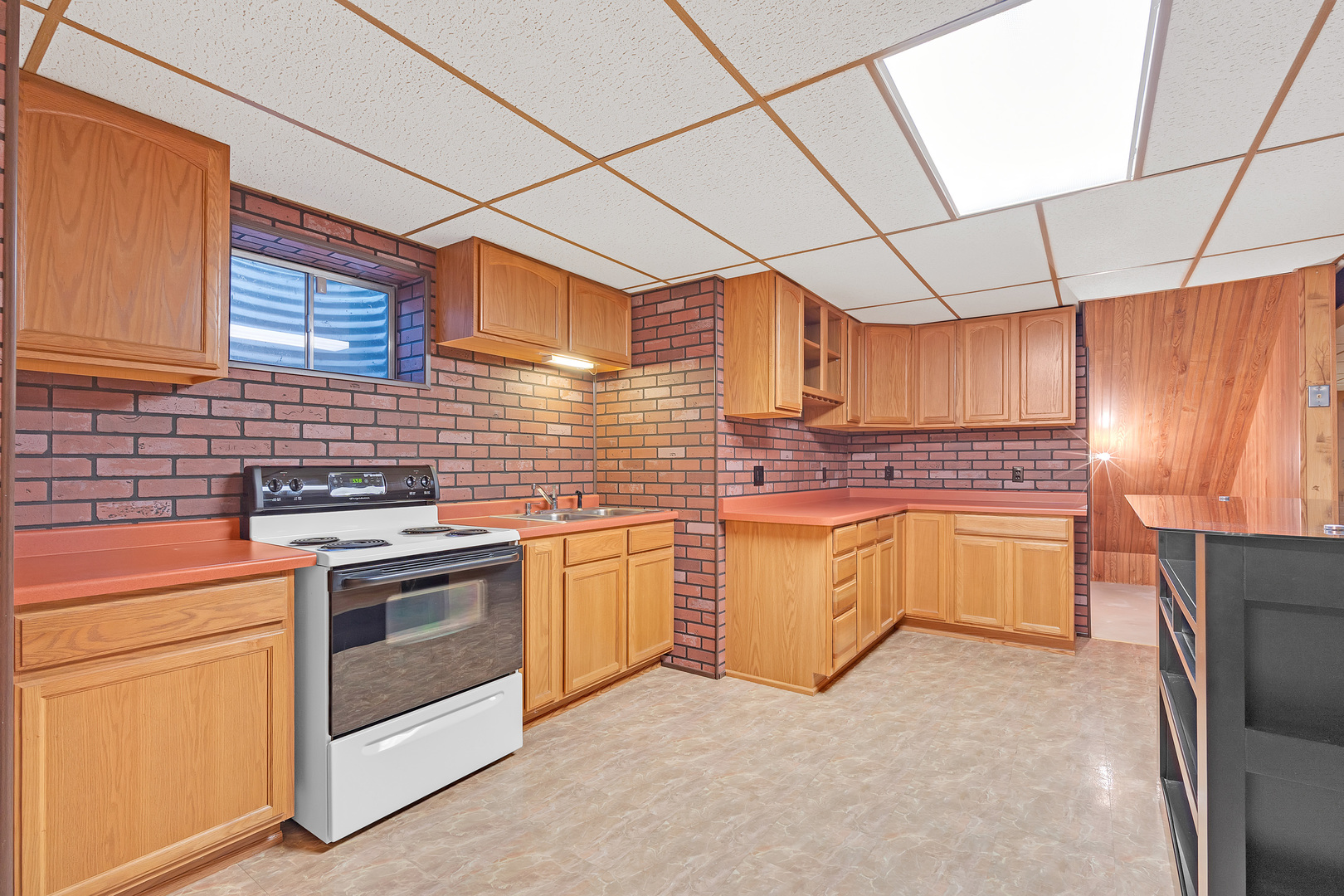 4176 Kenwood Avenue, Gurnee, IL 60031