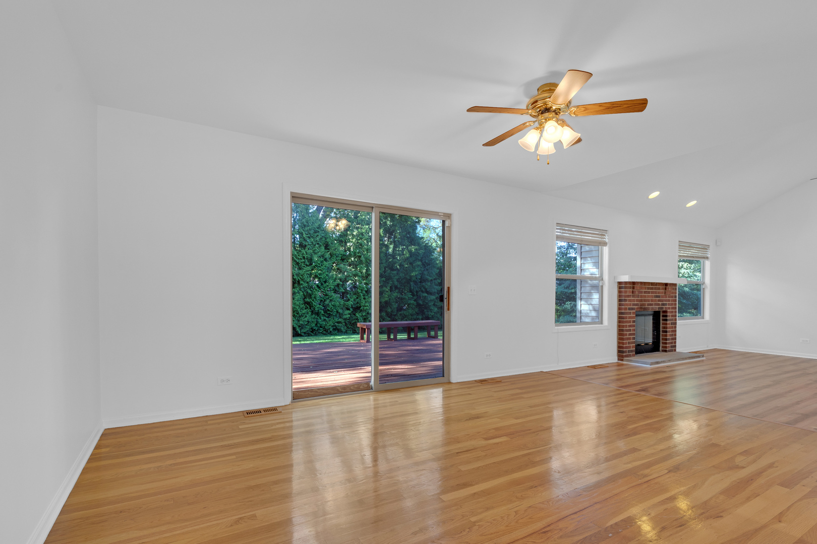4176 Kenwood Avenue, Gurnee, IL 60031
