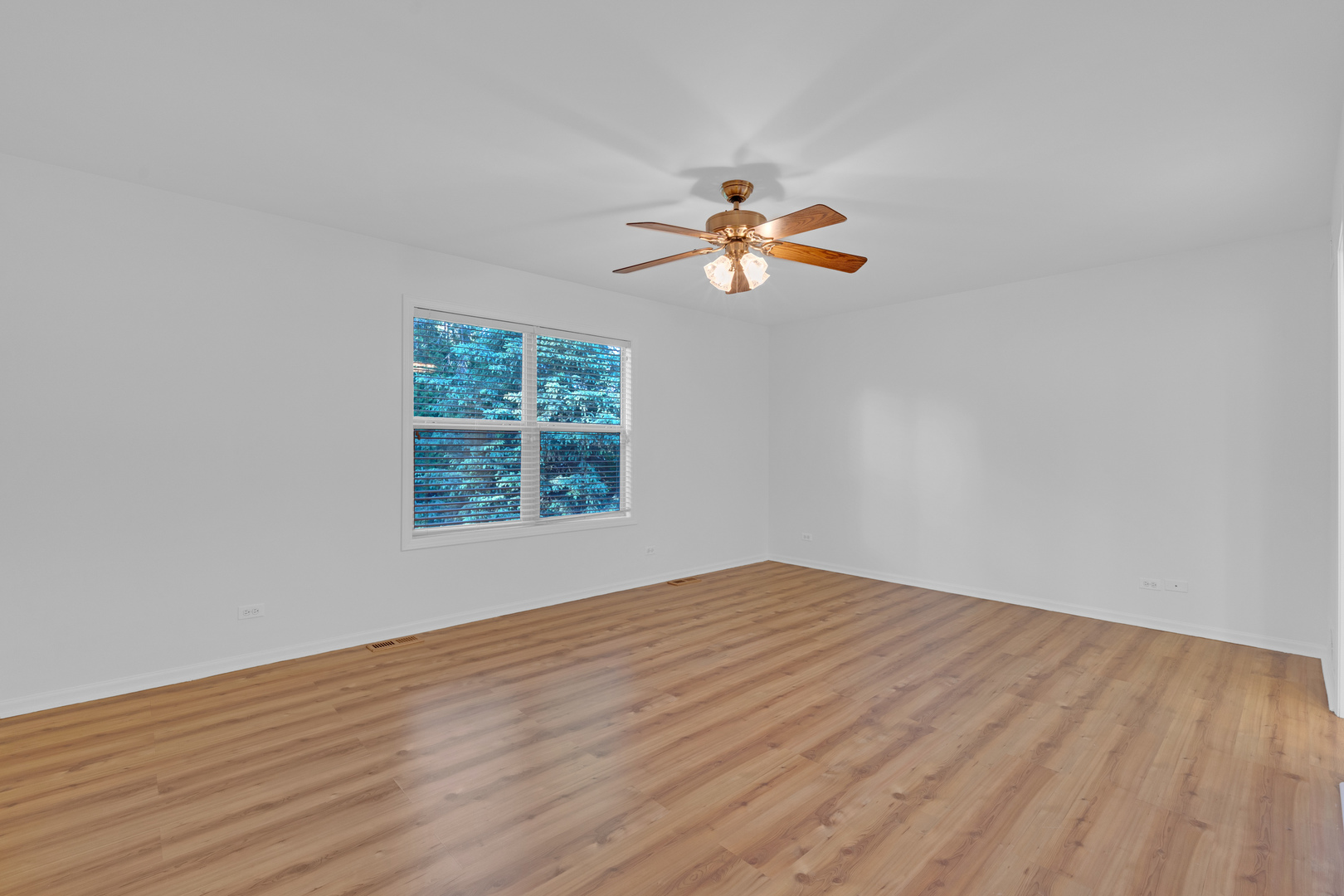 4176 Kenwood Avenue, Gurnee, IL 60031