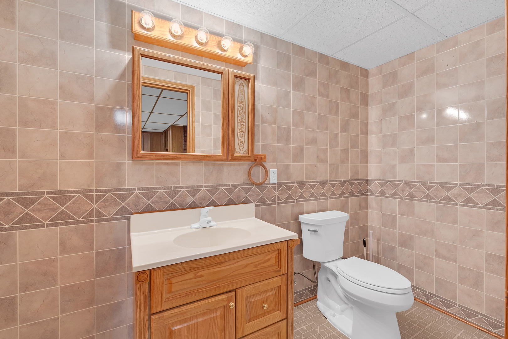4176 Kenwood Avenue, Gurnee, IL 60031