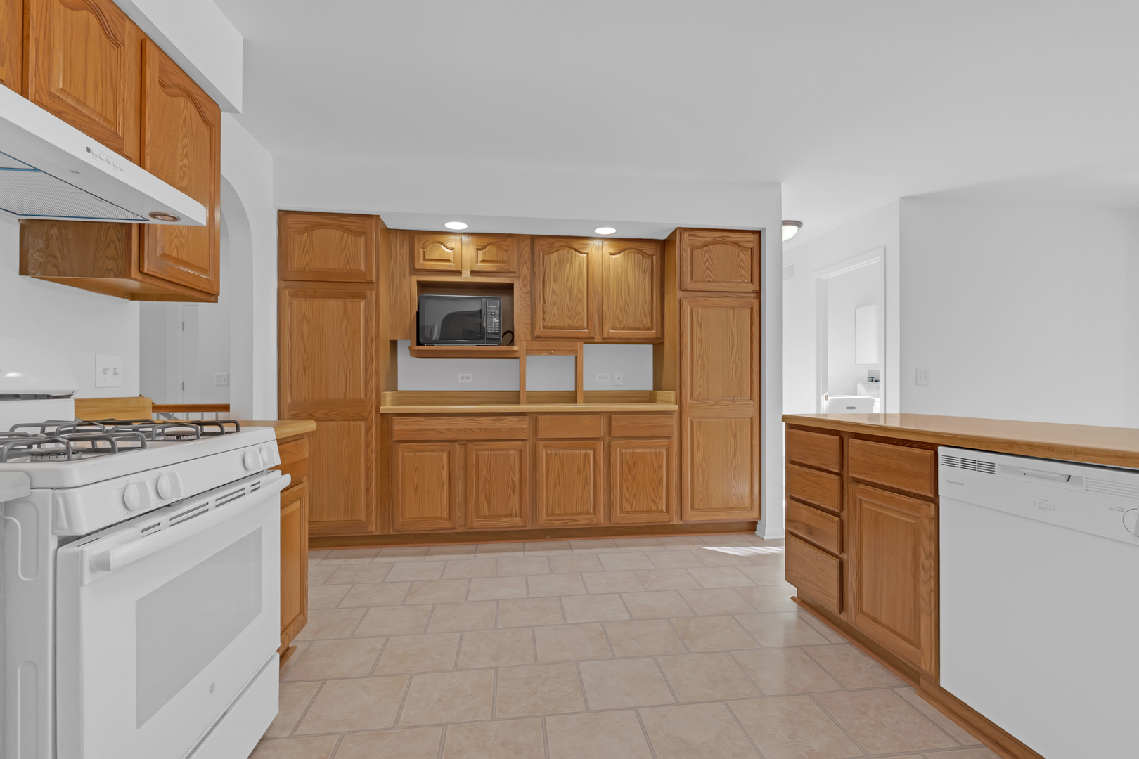 4176 Kenwood Avenue, Gurnee, IL 60031
