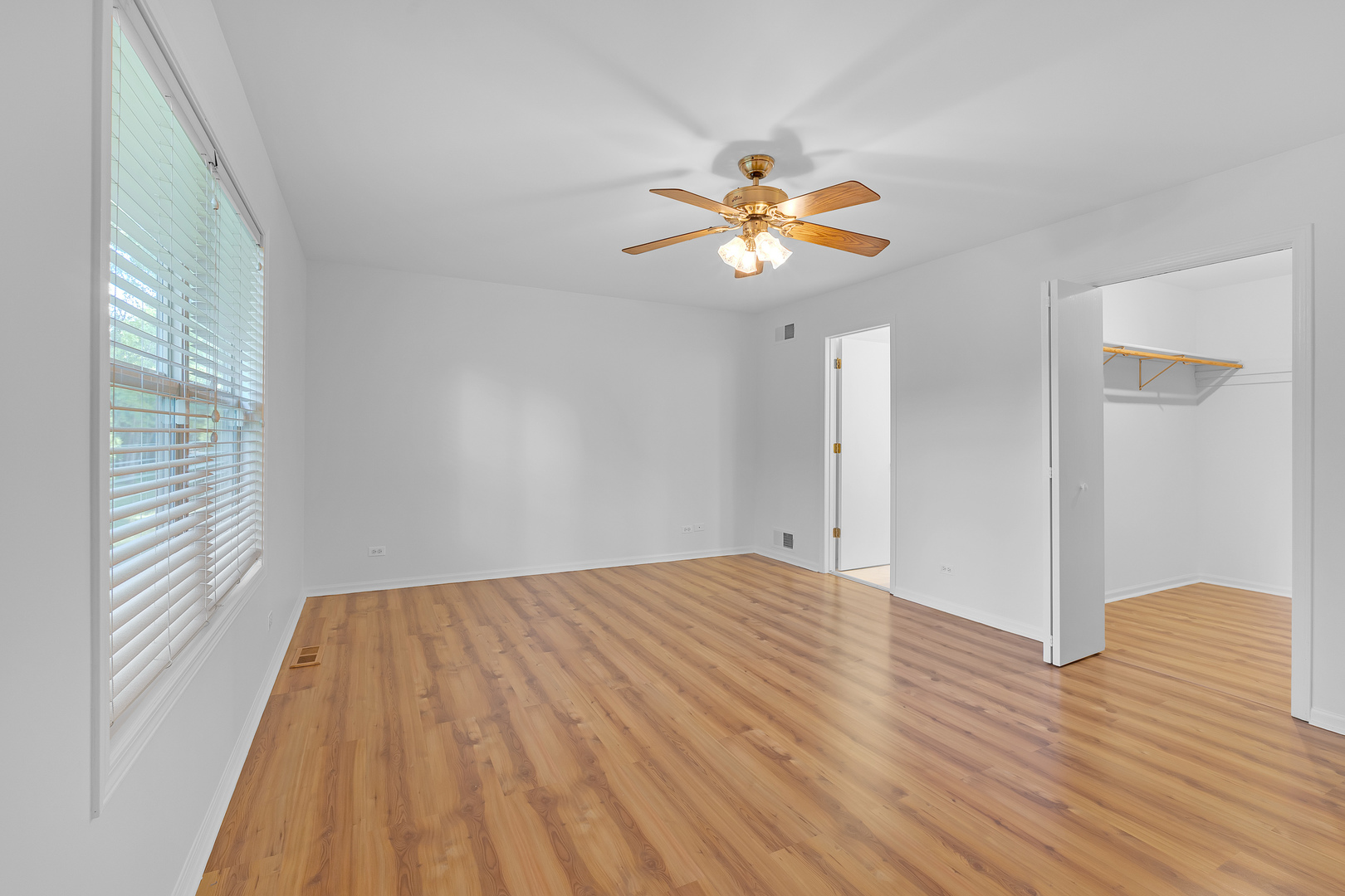 4176 Kenwood Avenue, Gurnee, IL 60031