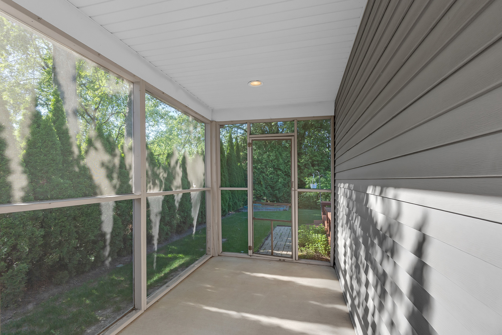 4176 Kenwood Avenue, Gurnee, IL 60031