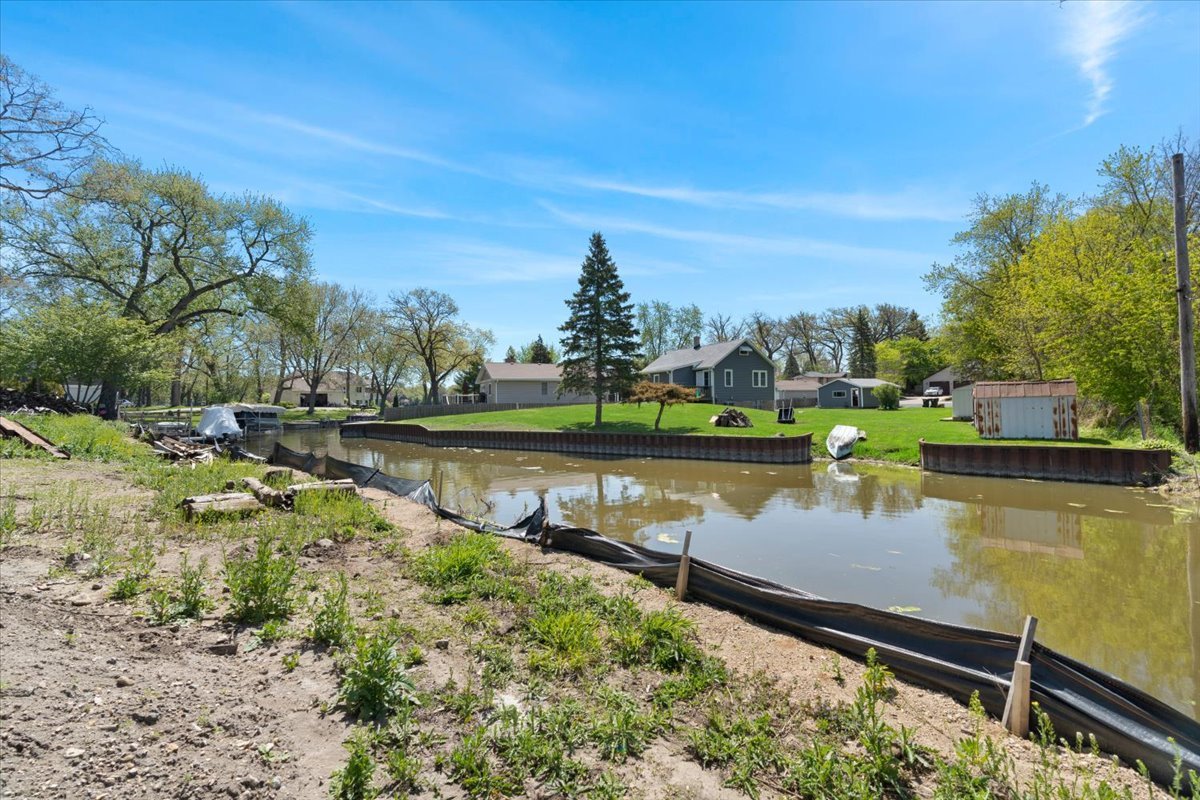 39457 N Forest Avenue, Antioch, IL 60002