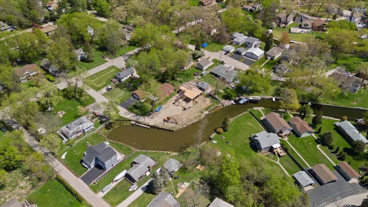 39457 N Forest Avenue, Antioch, IL 60002