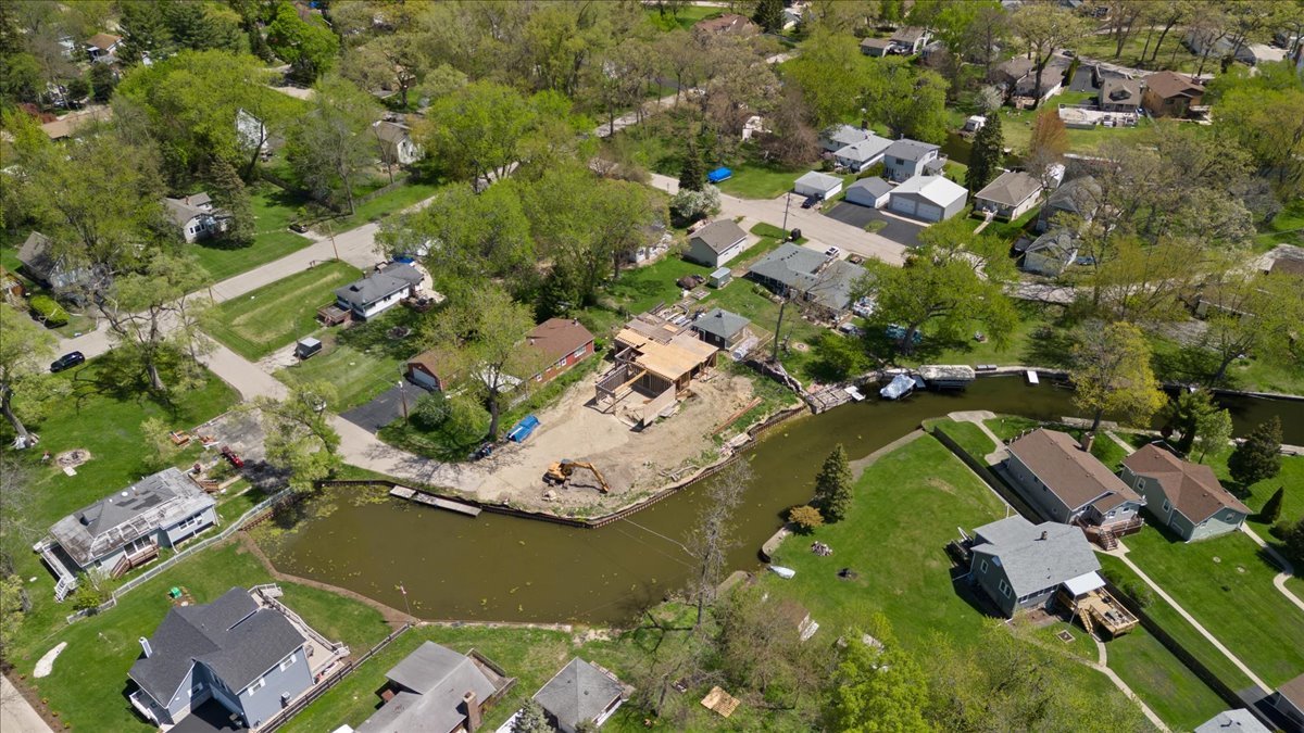 39457 N Forest Avenue, Antioch, IL 60002