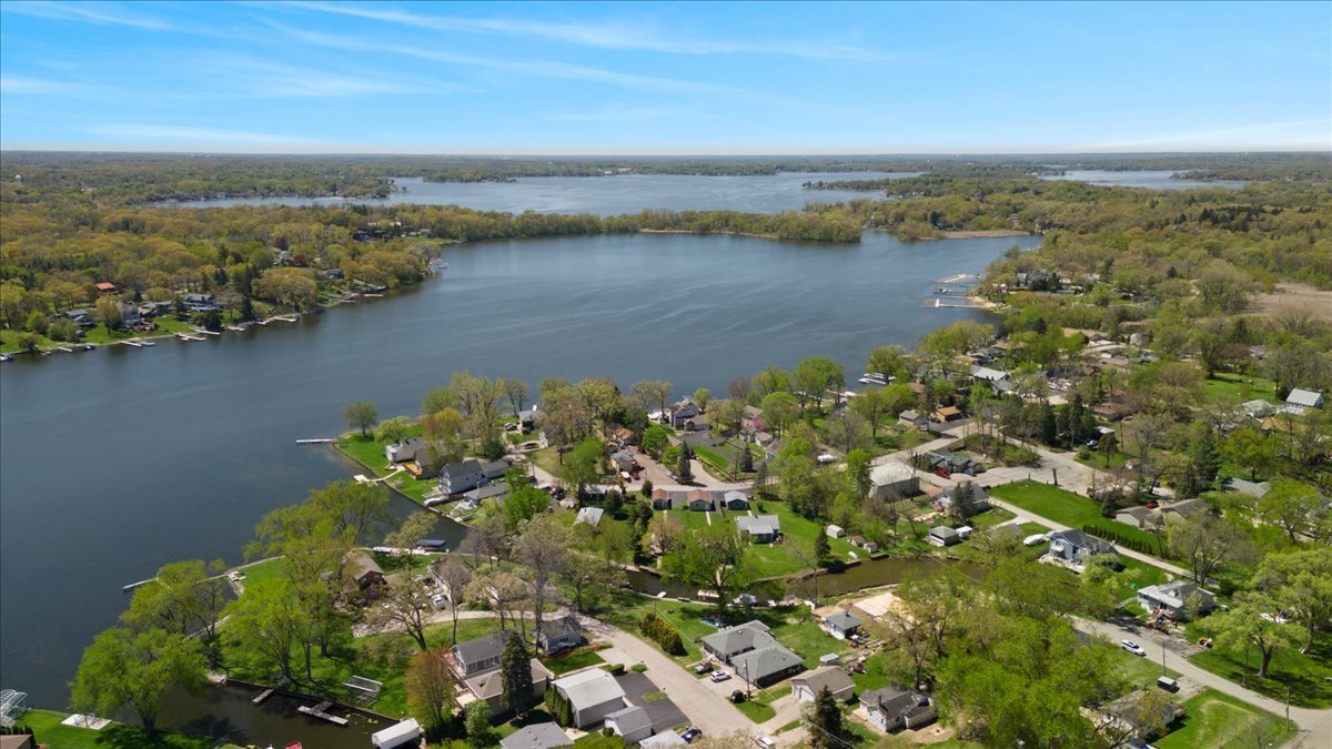 39457 N Forest Avenue, Antioch, IL 60002