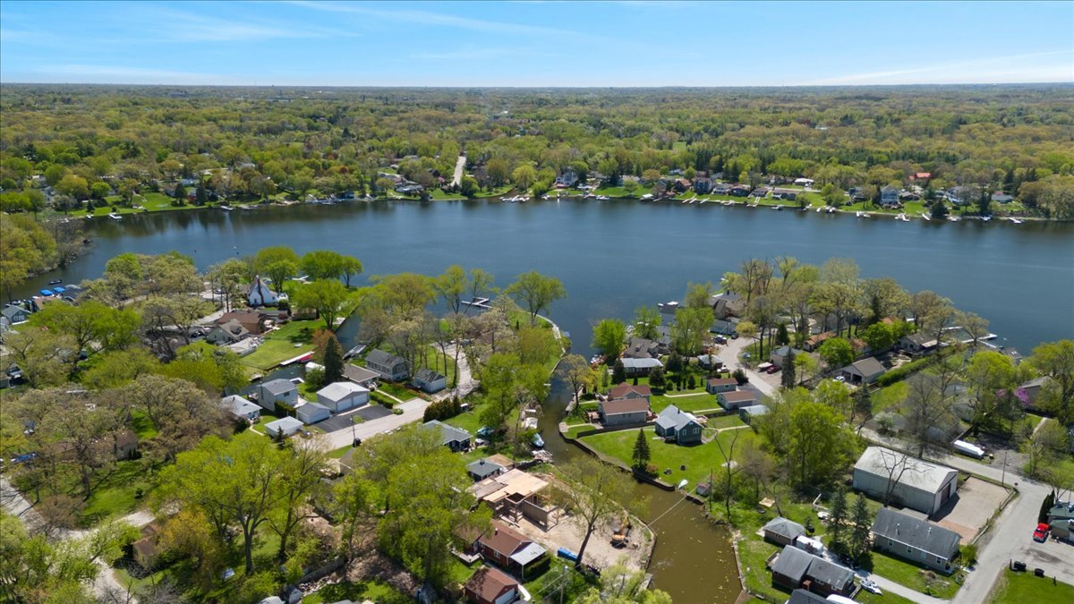 39457 N Forest Avenue, Antioch, IL 60002