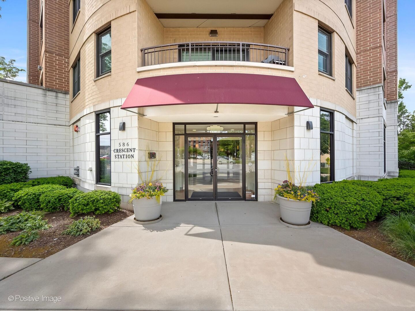 586 Crescent Boulevard #304, Glen Ellyn, IL 60137