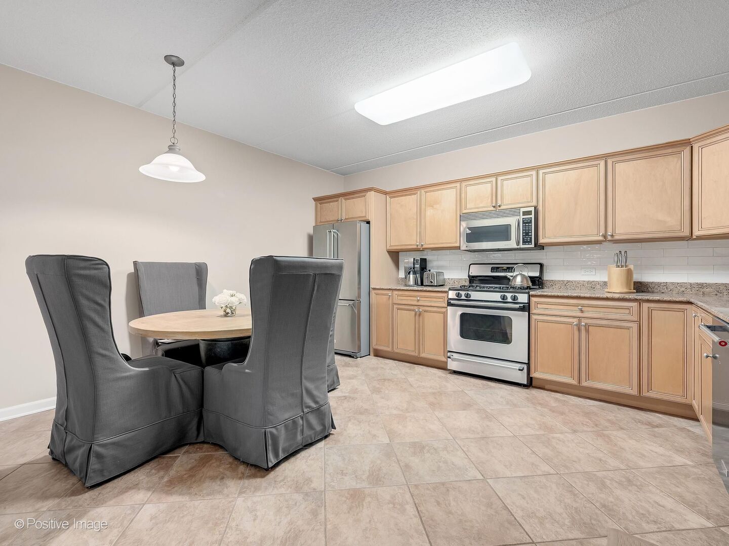 586 Crescent Boulevard #304, Glen Ellyn, IL 60137