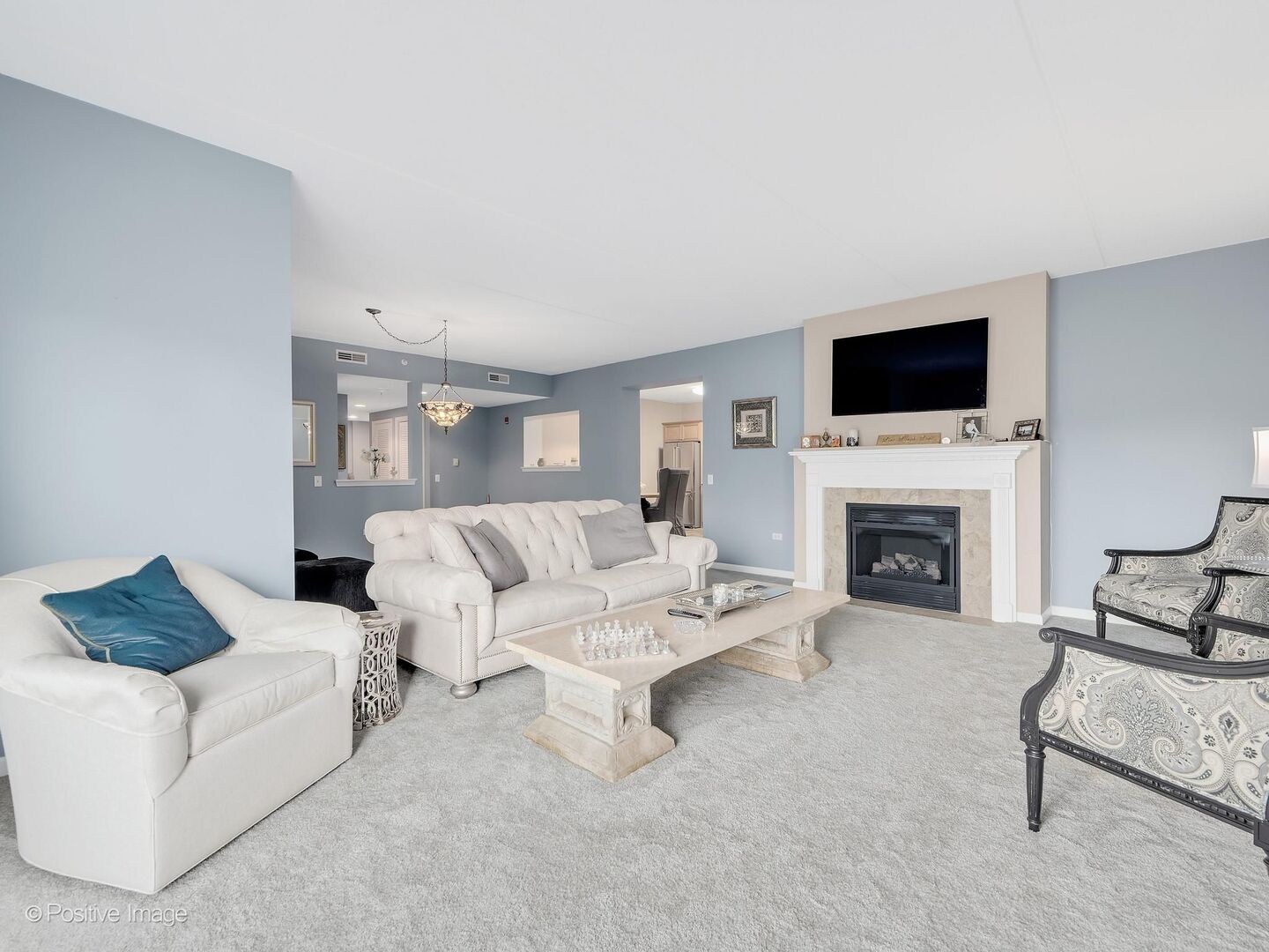 586 Crescent Boulevard #304, Glen Ellyn, IL 60137
