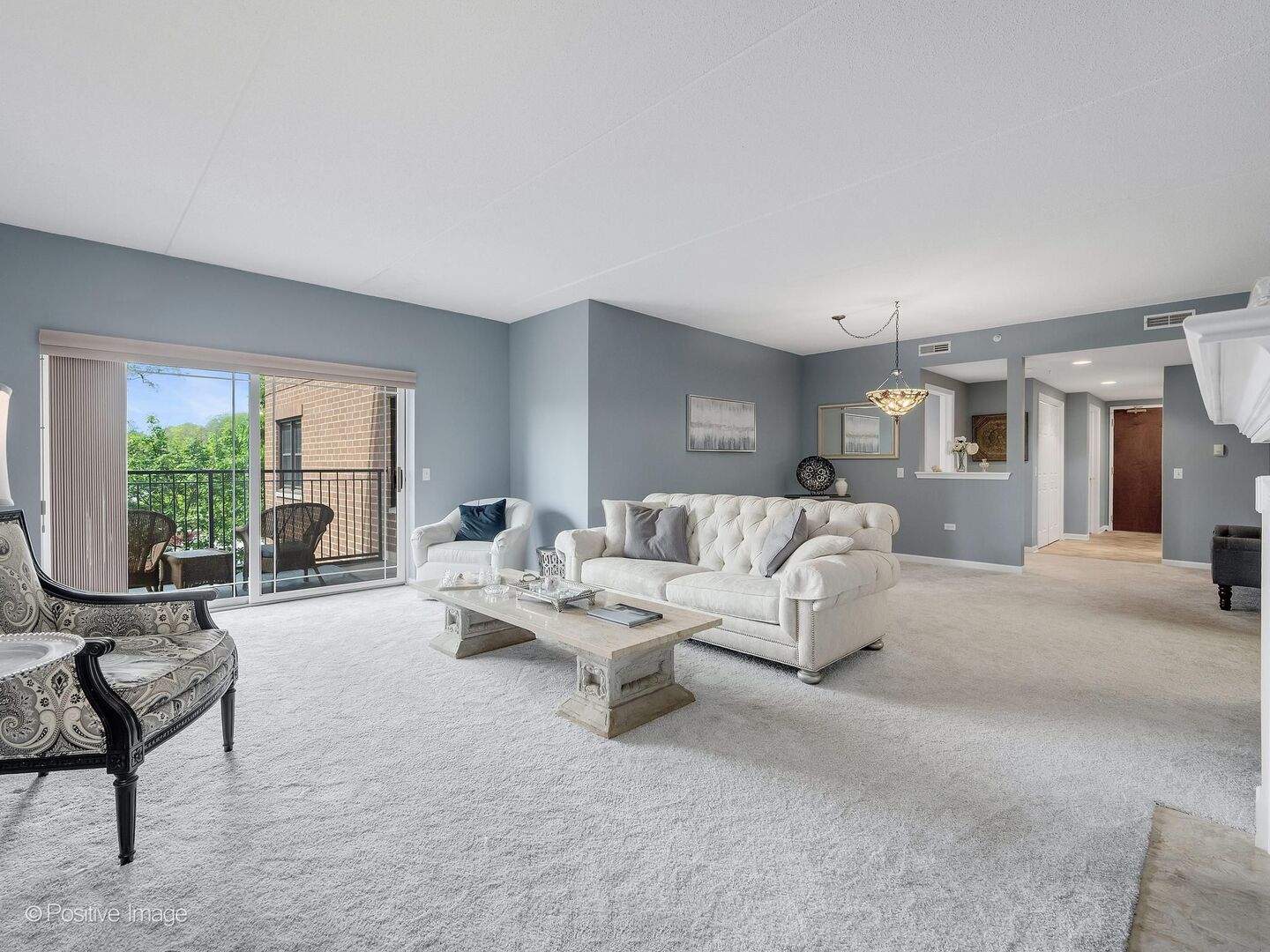 586 Crescent Boulevard #304, Glen Ellyn, IL 60137