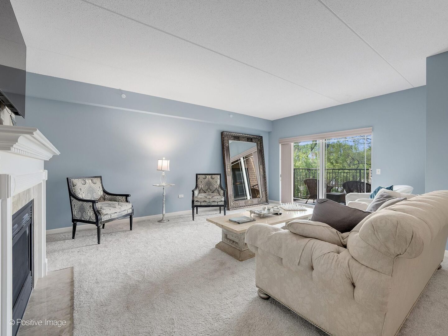 586 Crescent Boulevard #304, Glen Ellyn, IL 60137