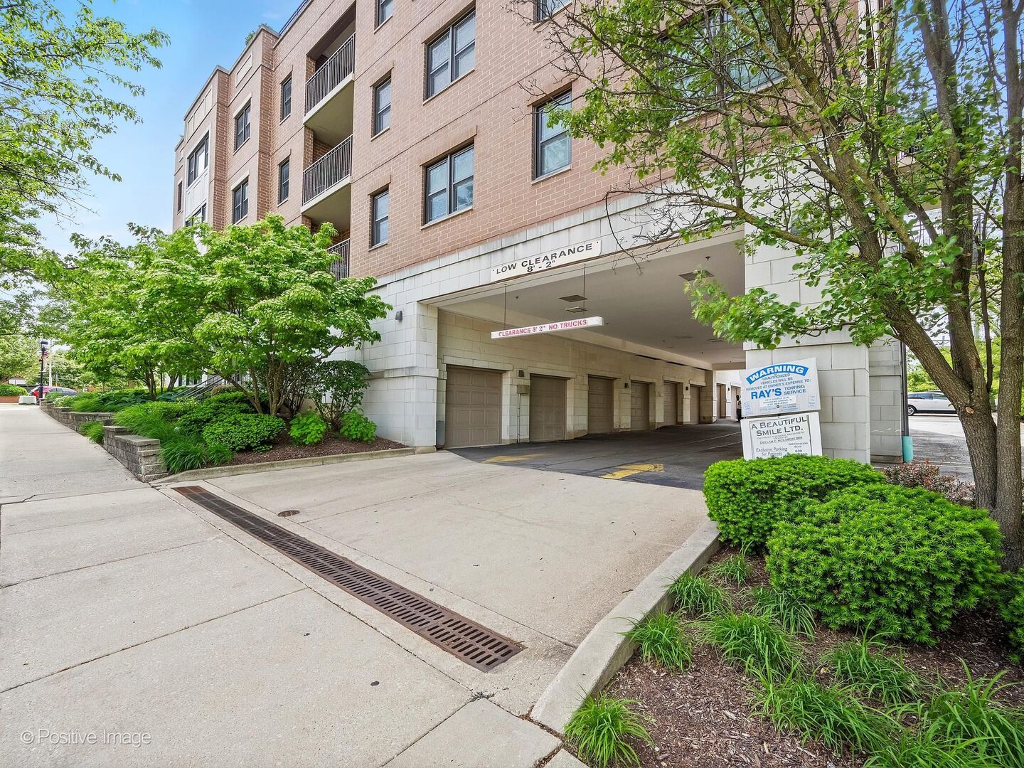 586 Crescent Boulevard #304, Glen Ellyn, IL 60137